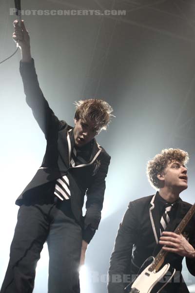 THE HIVES - 2008-04-20 - PARIS - Zenith - Per Almqvist - Niklas Almqvist